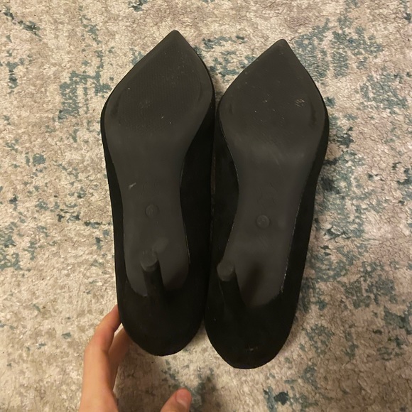 (3/$10) Black Suede Leather Court Heels - CN 41 - Picture 7 of 8